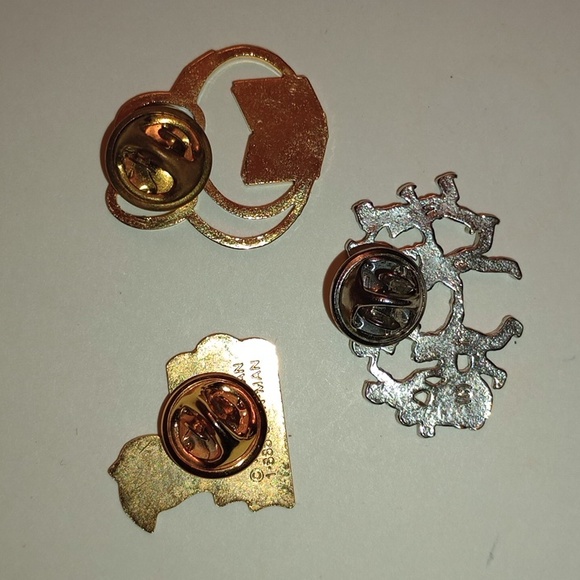(3) Unisex Lapel Pins, Silver-toned & Gold-toned, Pre-owned - Picture 5 of 9